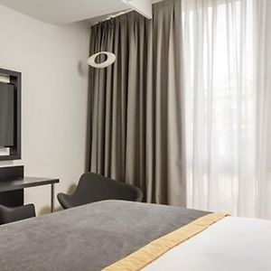 Basic Kamer met een King Size Bed